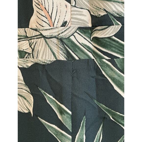 Adelyn Rae Nissa Floral Jumpsuit Women Size Small Green Tropical Floral Romper - Picture 9 of 11